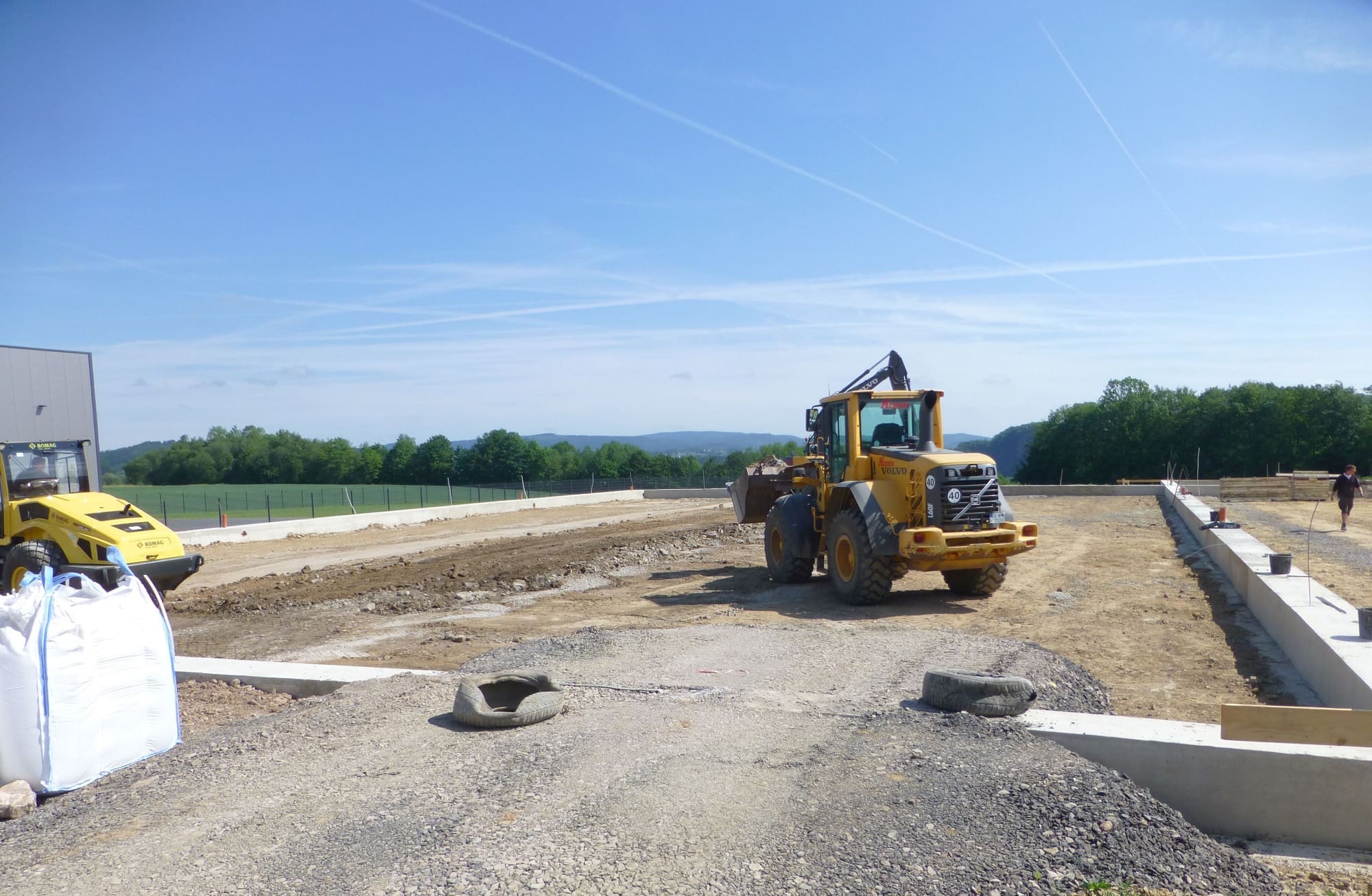 Baggerarbeiten im Fundament bei Fabri Planen